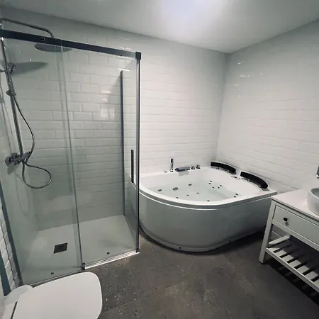 Jacuzzi & Relax Juzgados Apartment *